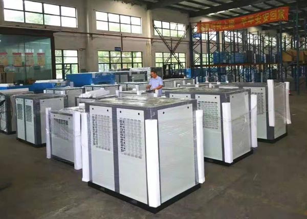 低壓螺桿空壓機(jī)廠房展示